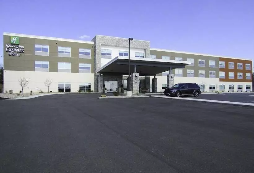 Отель Holiday Inn Express & Suites Coldwater, An Ihg