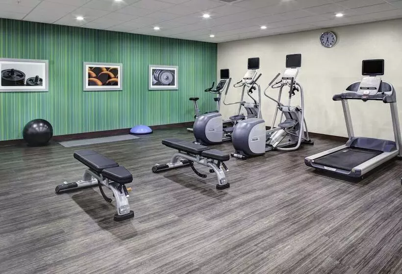 Отель Holiday Inn Express & Suites Coldwater, An Ihg