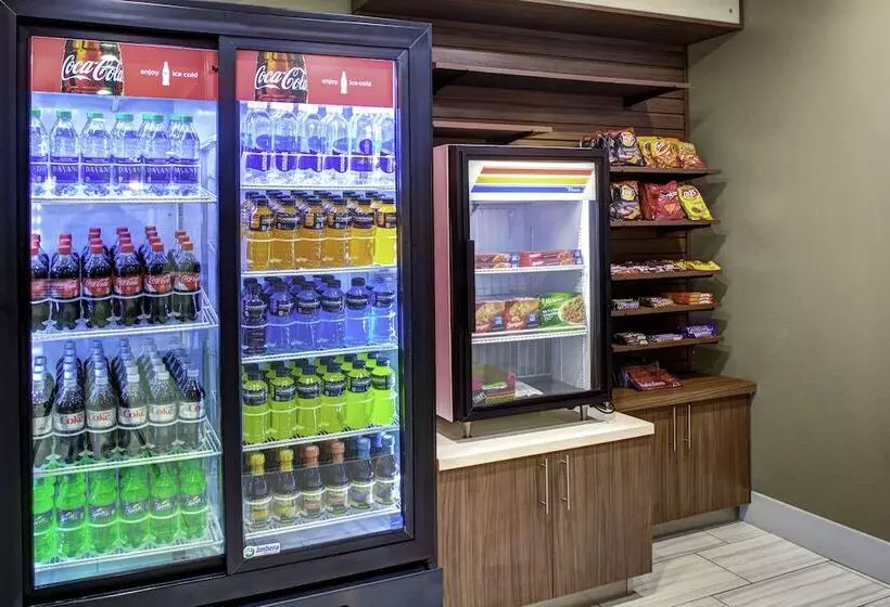 Отель Holiday Inn Express & Suites Coldwater, An Ihg