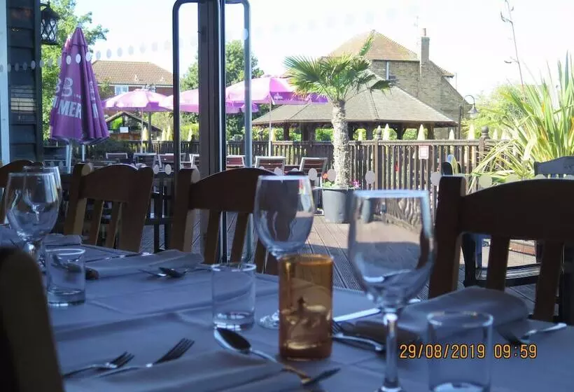 Отель Oyster Fleet