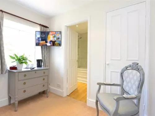 هتل The Bathurst Arms