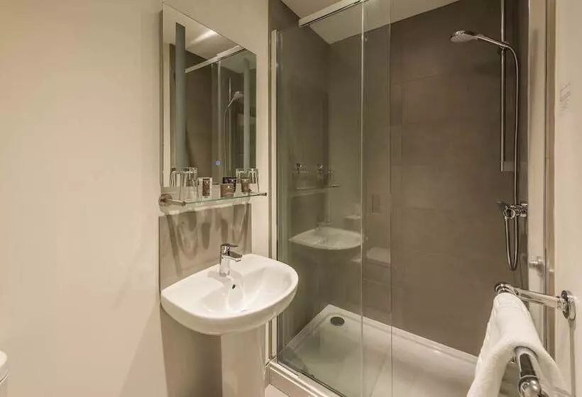 בית מלון כפרי The Rodney