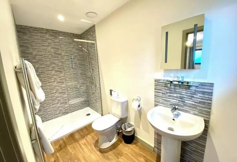 בית מלון כפרי The Rodney