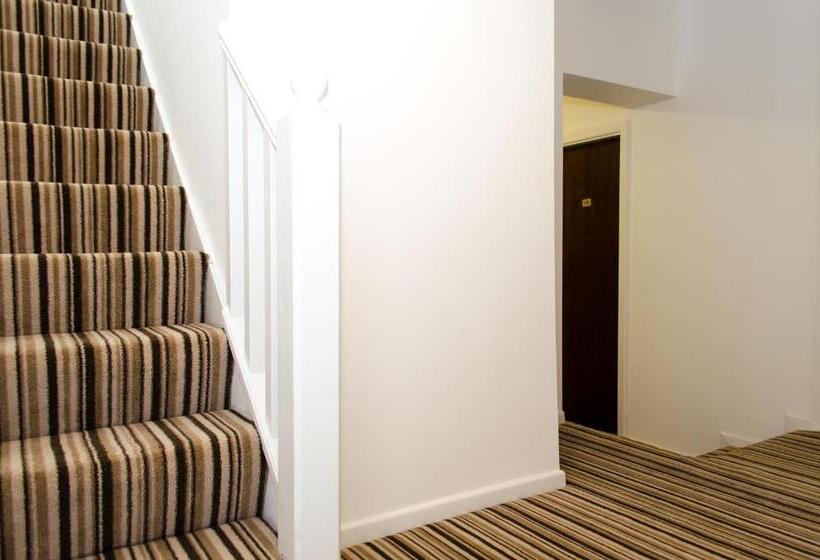 فندق Trivelles Eccles