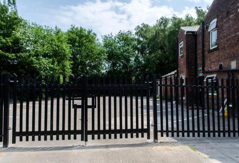 فندق Trivelles Eccles