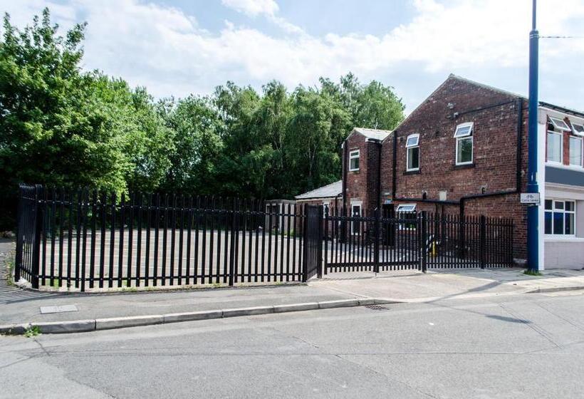 فندق Trivelles Eccles