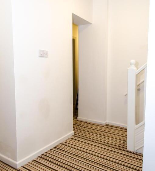 فندق Trivelles Eccles