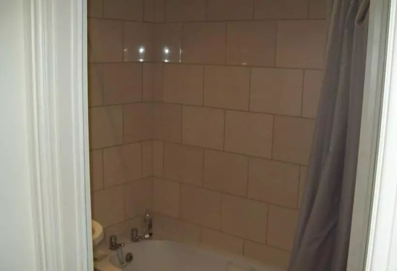 פנסיון Beverley Budget Inn