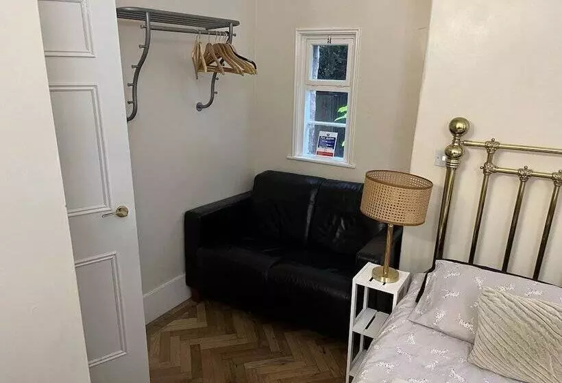 פנסיון Beverley Budget Inn