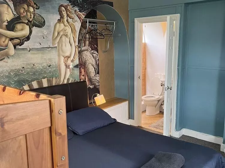 פנסיון Beverley Budget Inn