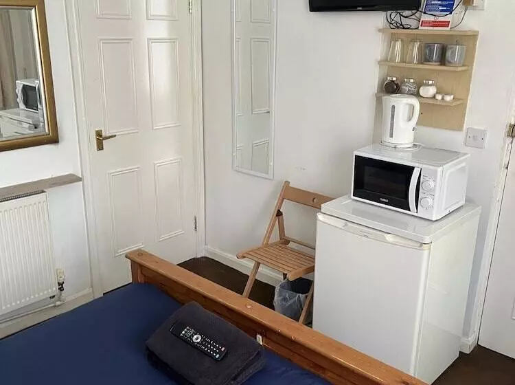 פנסיון Beverley Budget Inn