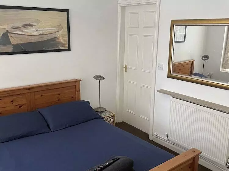 פנסיון Beverley Budget Inn