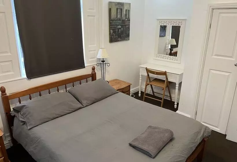 פנסיון Beverley Budget Inn