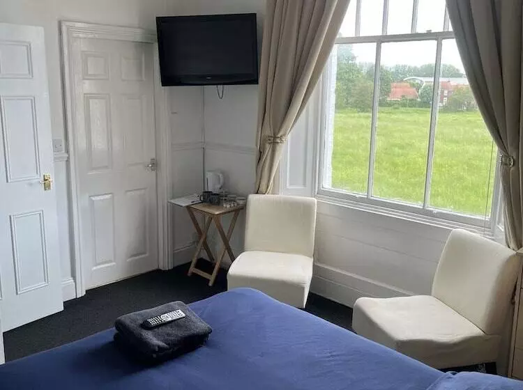 פנסיון Beverley Budget Inn