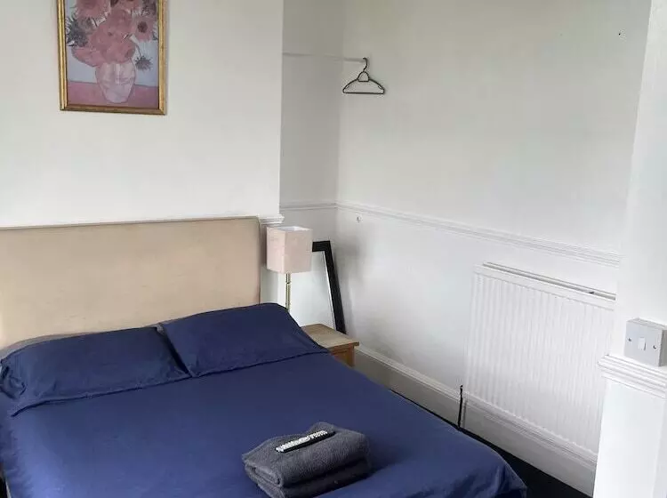 פנסיון Beverley Budget Inn