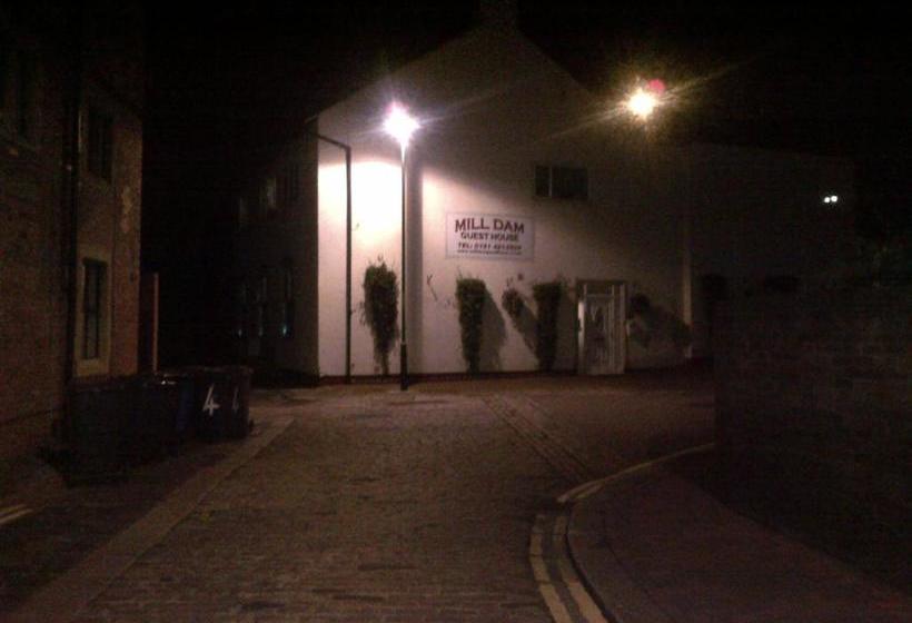 פנסיון Mill Dam Guest House