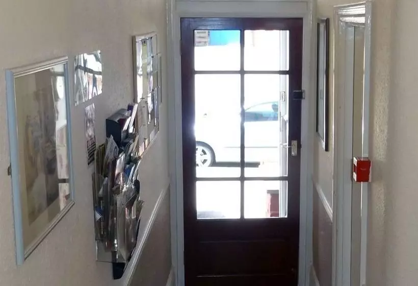 ペンション Sea Dogs Guest House