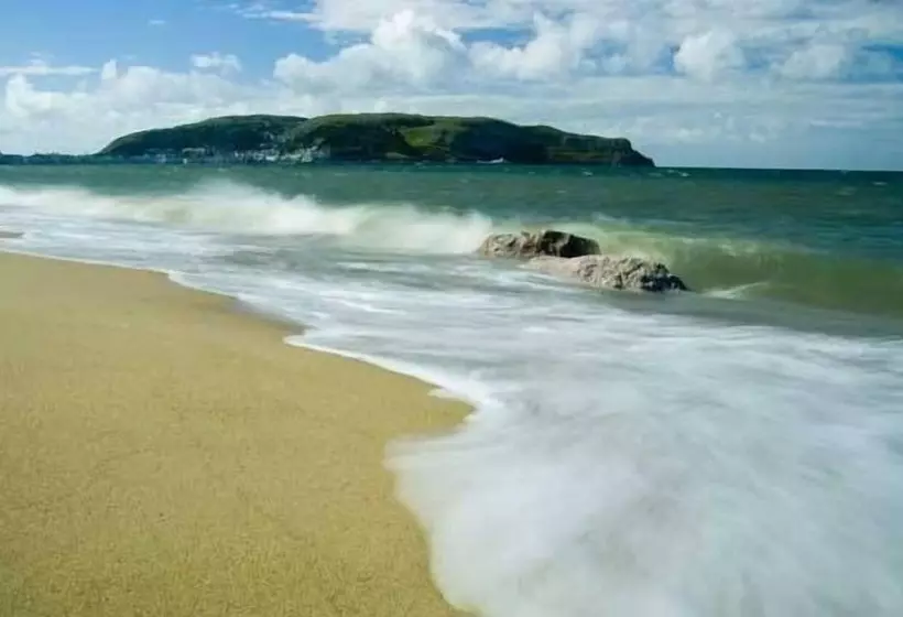 Superb Cintra Beachside Apartments