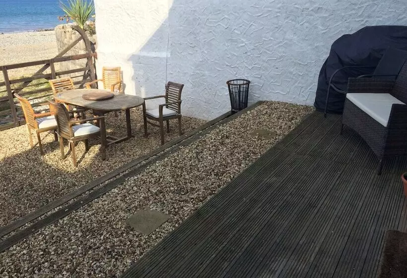 Superb Cintra Beachside Apartments