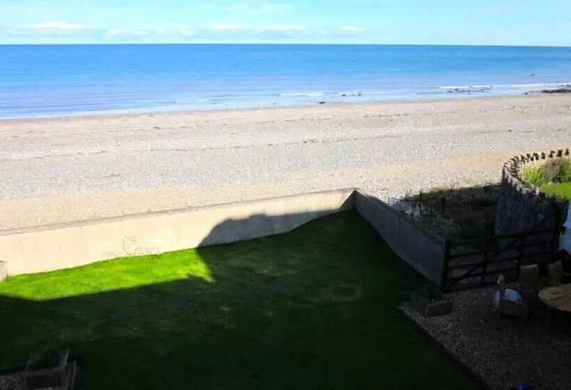 Superb Cintra Beachside Apartments