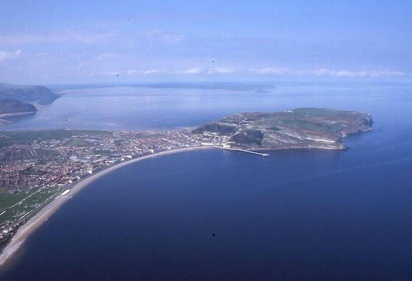 Superb Cintra Beachside Apartments