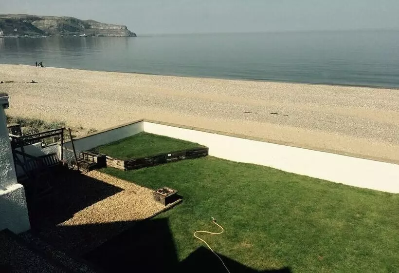 Superb Cintra Beachside Apartments