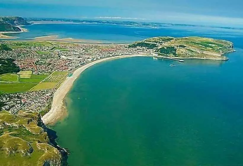 Superb Cintra Beachside Apartments