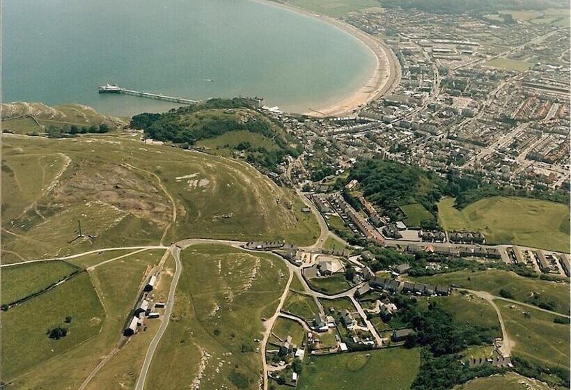 Superb Cintra Beachside Apartments