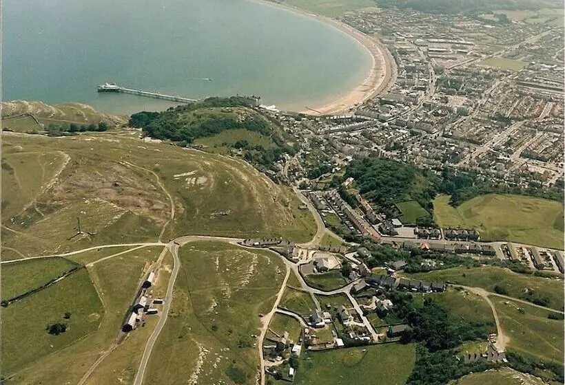 Superb Cintra Beachside Apartments