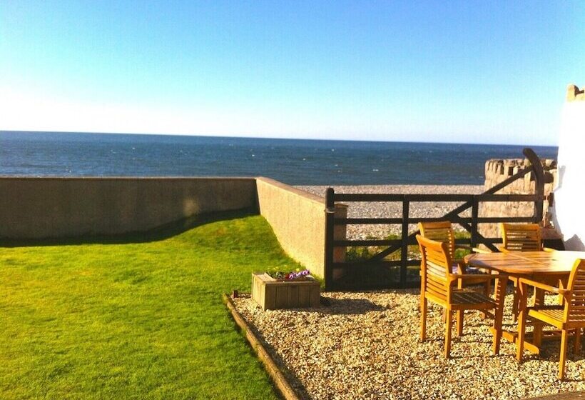 Superb Cintra Beachside Apartments