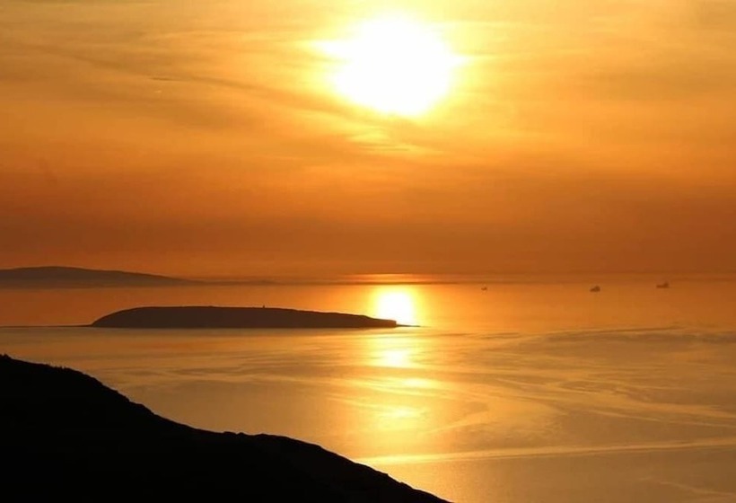 Superb Cintra Beachside Apartments