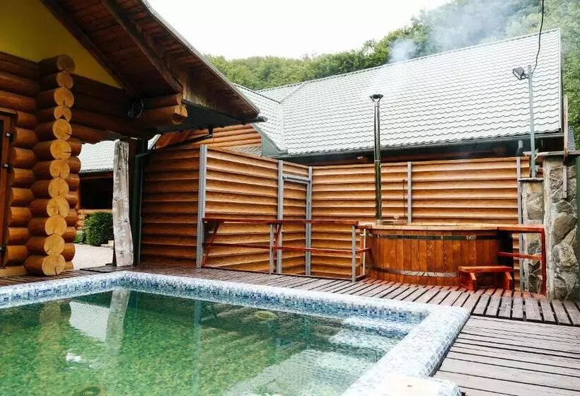 Retkeilymaja Chudodievo In Chynadievo Mini