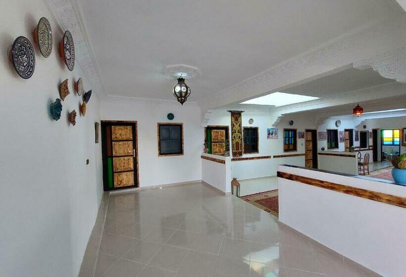 هاستل Orca Surf House