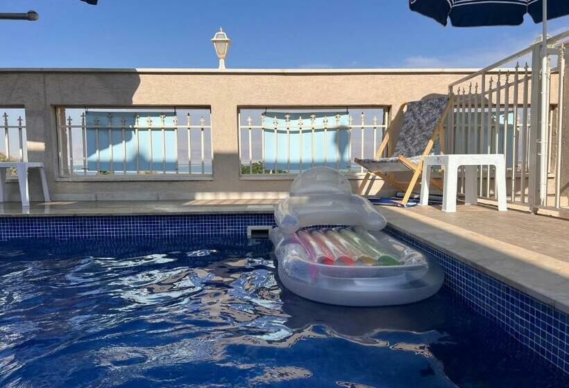 Duchess Of The Sea By Crown