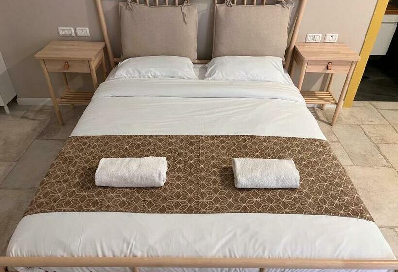 Duchess Of The Sea By Crown