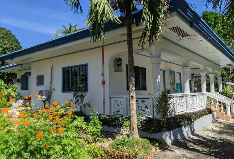 Majatalo Crazy Bears Guesthouse