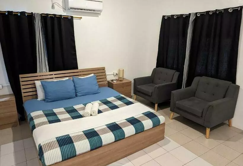 Majatalo Crazy Bears Guesthouse