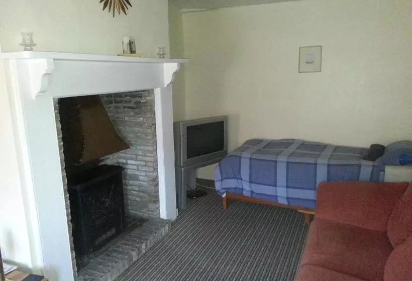 تختخواب و صبحانه Vs King William