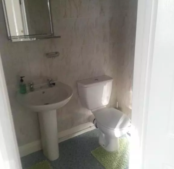 تختخواب و صبحانه Vs King William