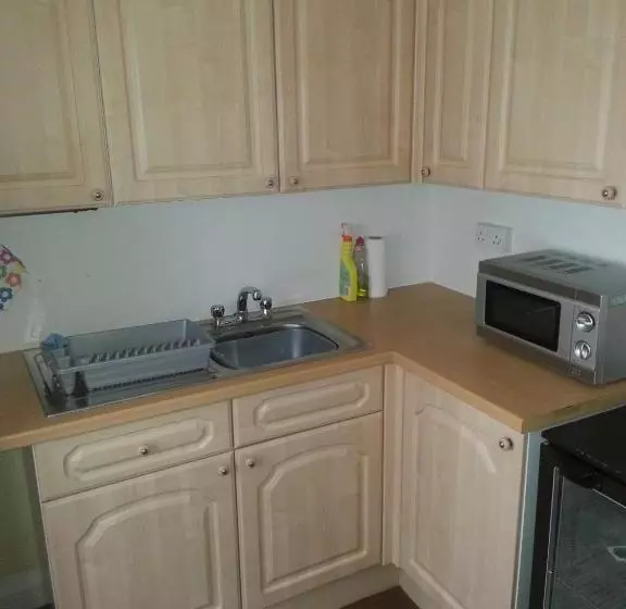 تختخواب و صبحانه Vs King William