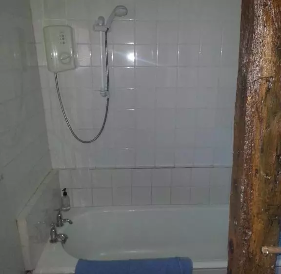 تختخواب و صبحانه Vs King William