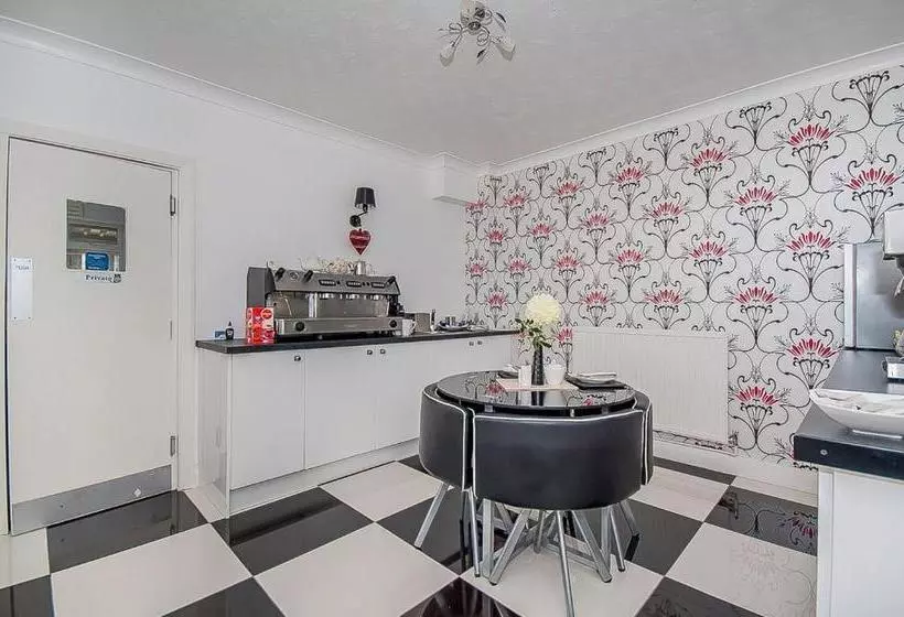 تختخواب و صبحانه Vs King William