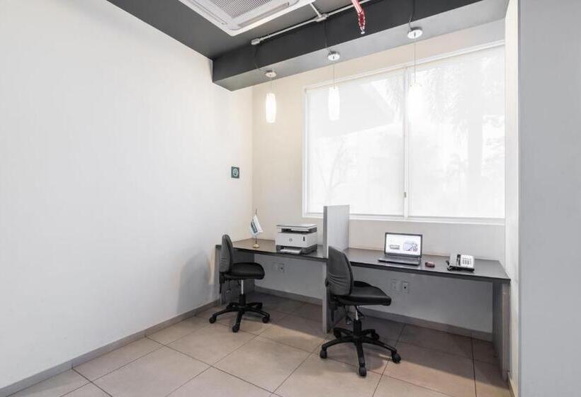 Отель City Express Junior By Marriott Villahermosa