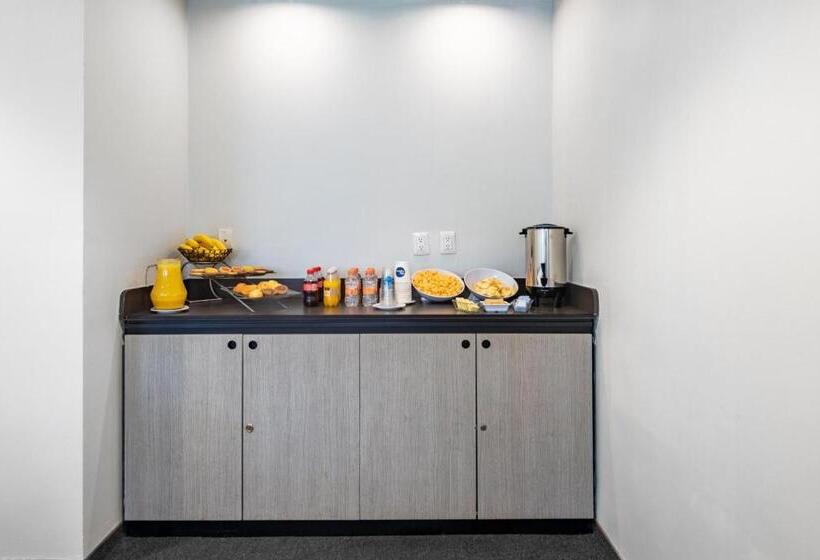 Отель City Express Junior By Marriott Villahermosa