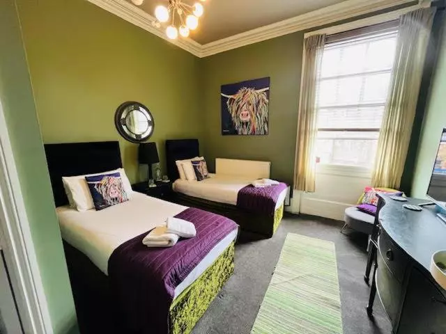 Hotelli Horn And Trumpet