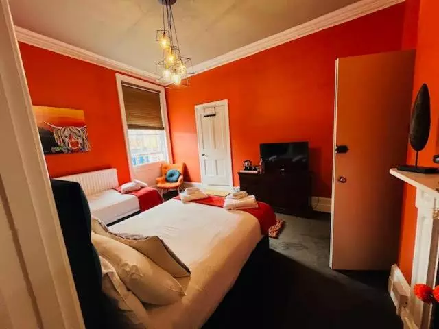 Hotelli Horn And Trumpet