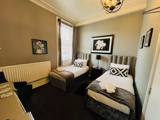 Hotelli Horn And Trumpet