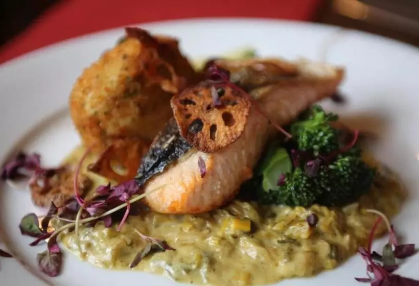 酒店 The Red Lion & Cellar Room, Betchworth