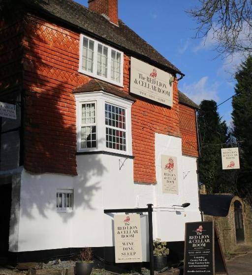 Отель The Red Lion & Cellar Room, Betchworth