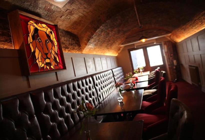 Отель The Red Lion & Cellar Room, Betchworth